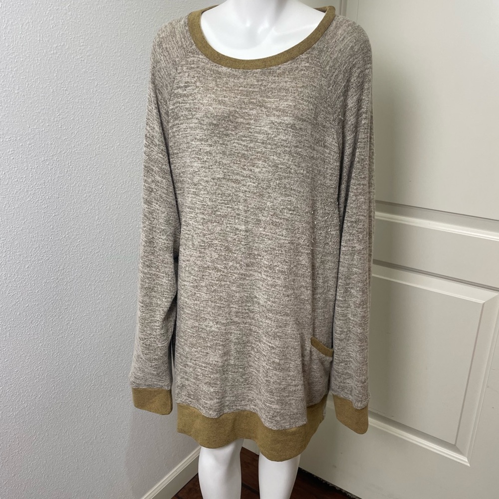 Long sleeve tunic style green shirt with pockets 2XL